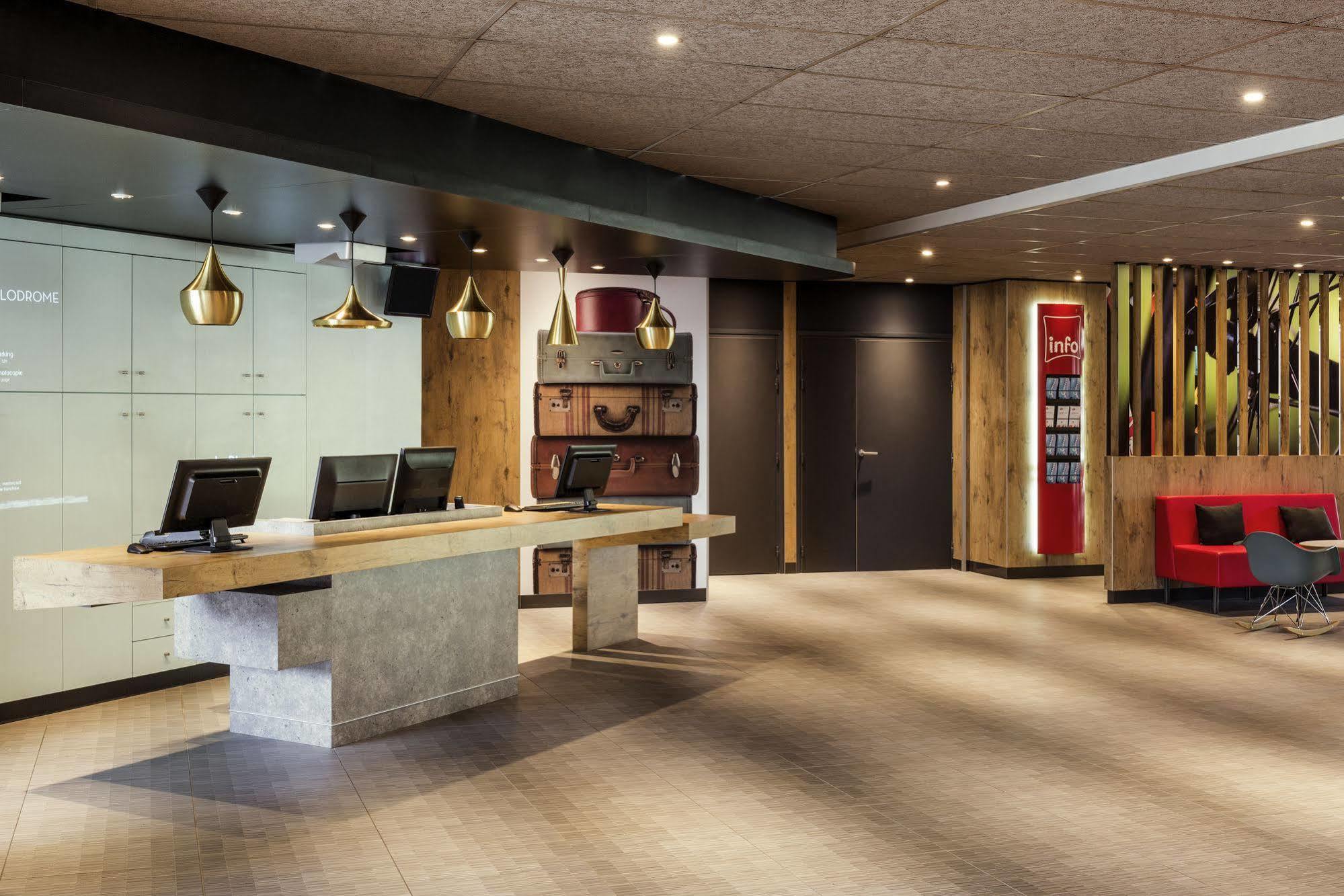 Hotel Ibis Saint Quentin En Yvelines - Velodrome Montigny-le-Bretonneux Exteriér fotografie
